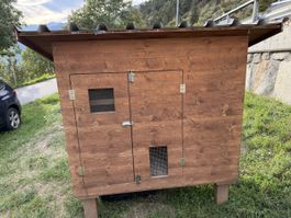 Hühnerstall aus Holz mit Legenest und Metall-Pultdach