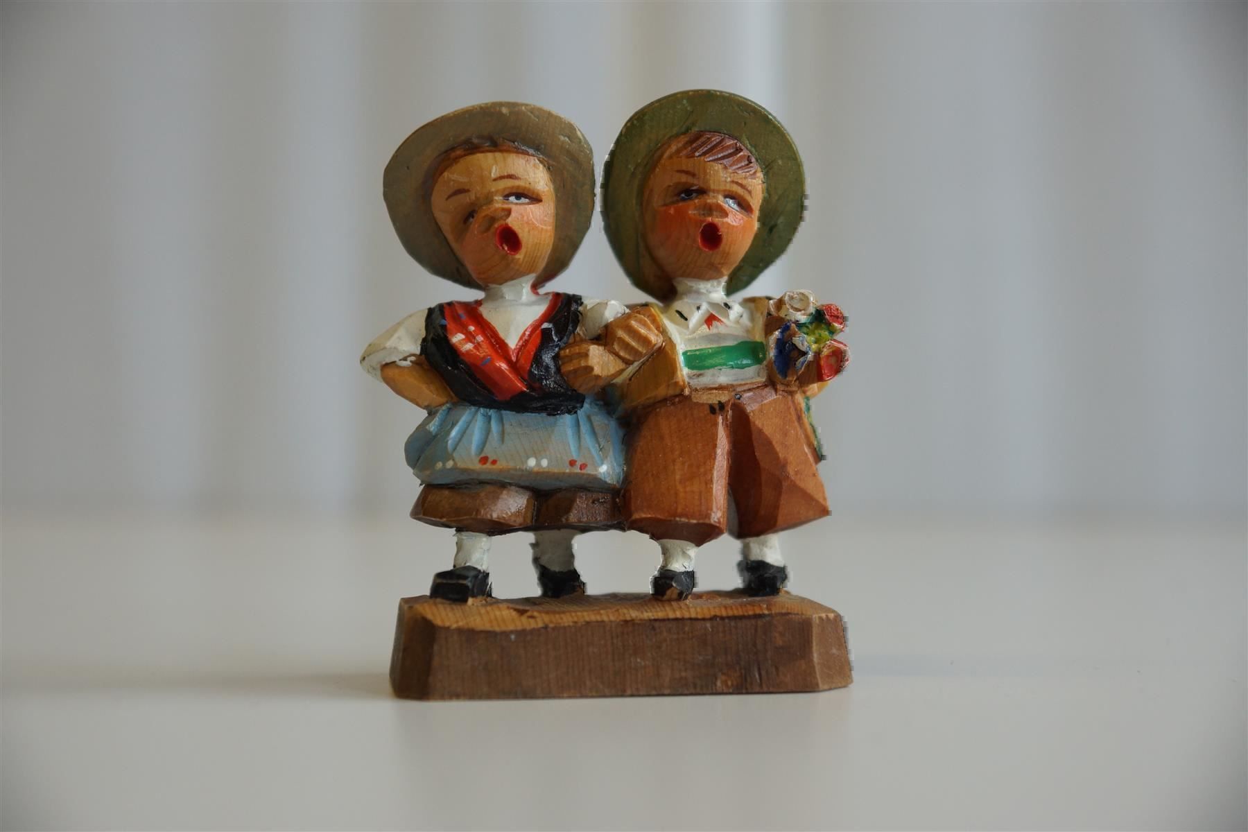 Sculture & Statue: Paar, geschnitzt – Nuovo e nell'imballaggio originale da Brienz BE venduto da P.Edelweiss 1