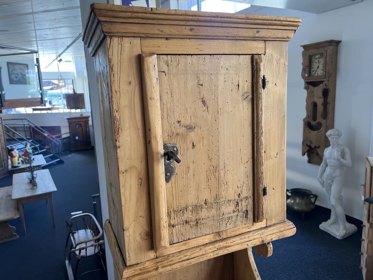 Armadi: Stehgänterli 18.Jhd – Usato da Gossau SG venduto da Keller-Antiques 1