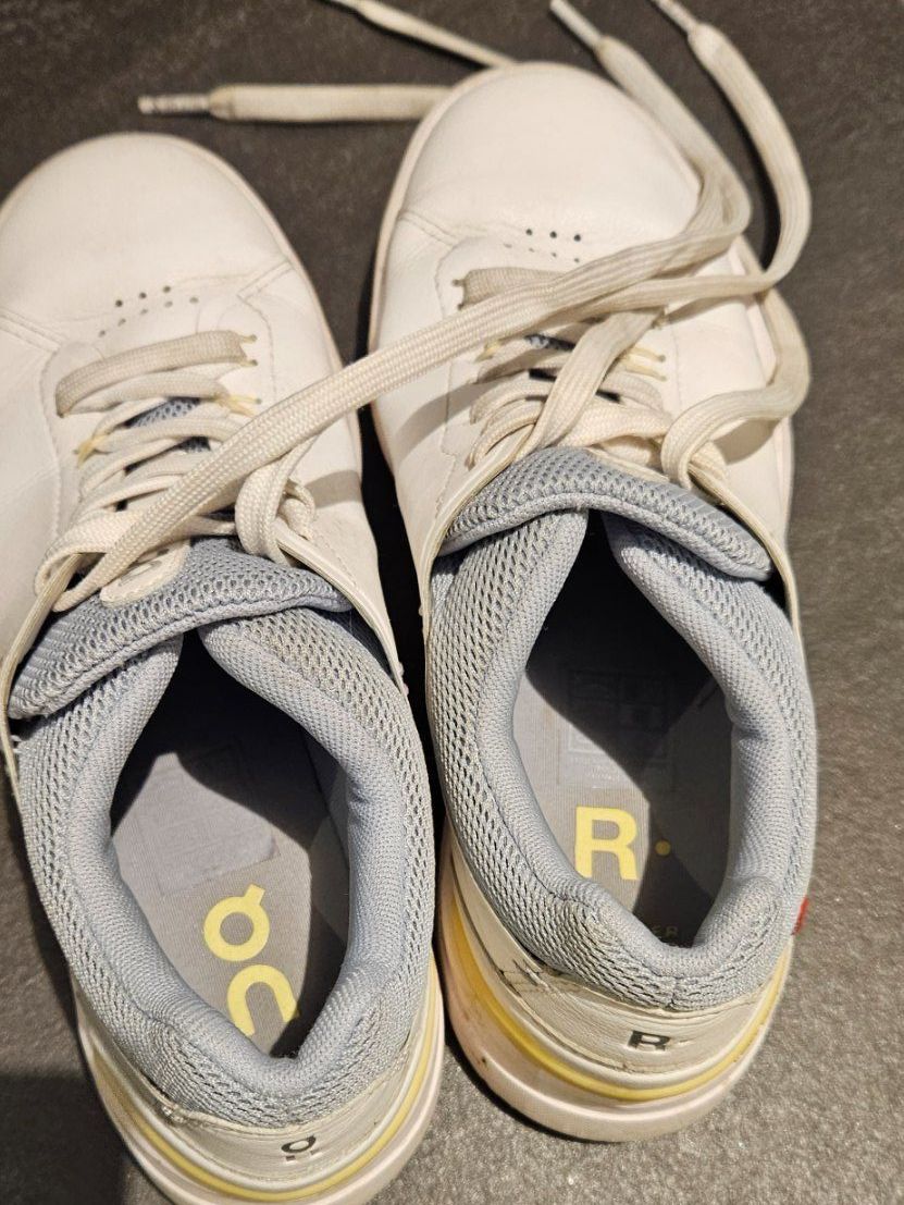 On Scarpe da donna: On The Roger Advantage Sneaker Gr.37.5 – Usato da Balgach venduto da silvia2030 2
