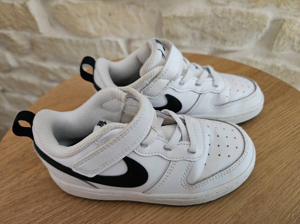Chaussures garçon: Nike Sneaker Gr. 26 – D'occasion à La Heutte par tau_5vvl