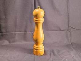 Peugeot Pfeffermühle, hellbraunes Holz, H: 28cm