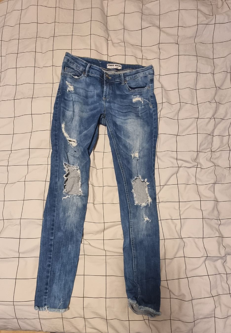 Tally Weijl Jeans: Jeans im Distressed Style – Usato da Derendingen venduto da Sarah.jana