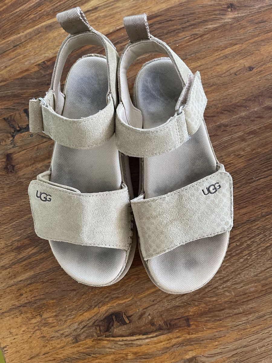 Ugg Chaussures femmes: schöne UGG Sandalen Gr. 37 – D'occasion à Buchrain par Sunny026