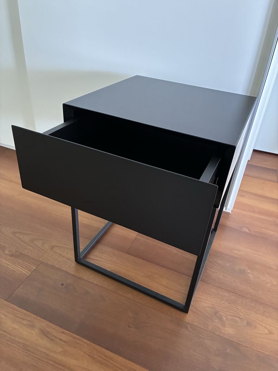 Pfister Comodini: Side table 40/40/54, Johann Jakob from Pfister – Nuovo (secondo la descrizione) da Brunnen venduto da ann_j2by 2