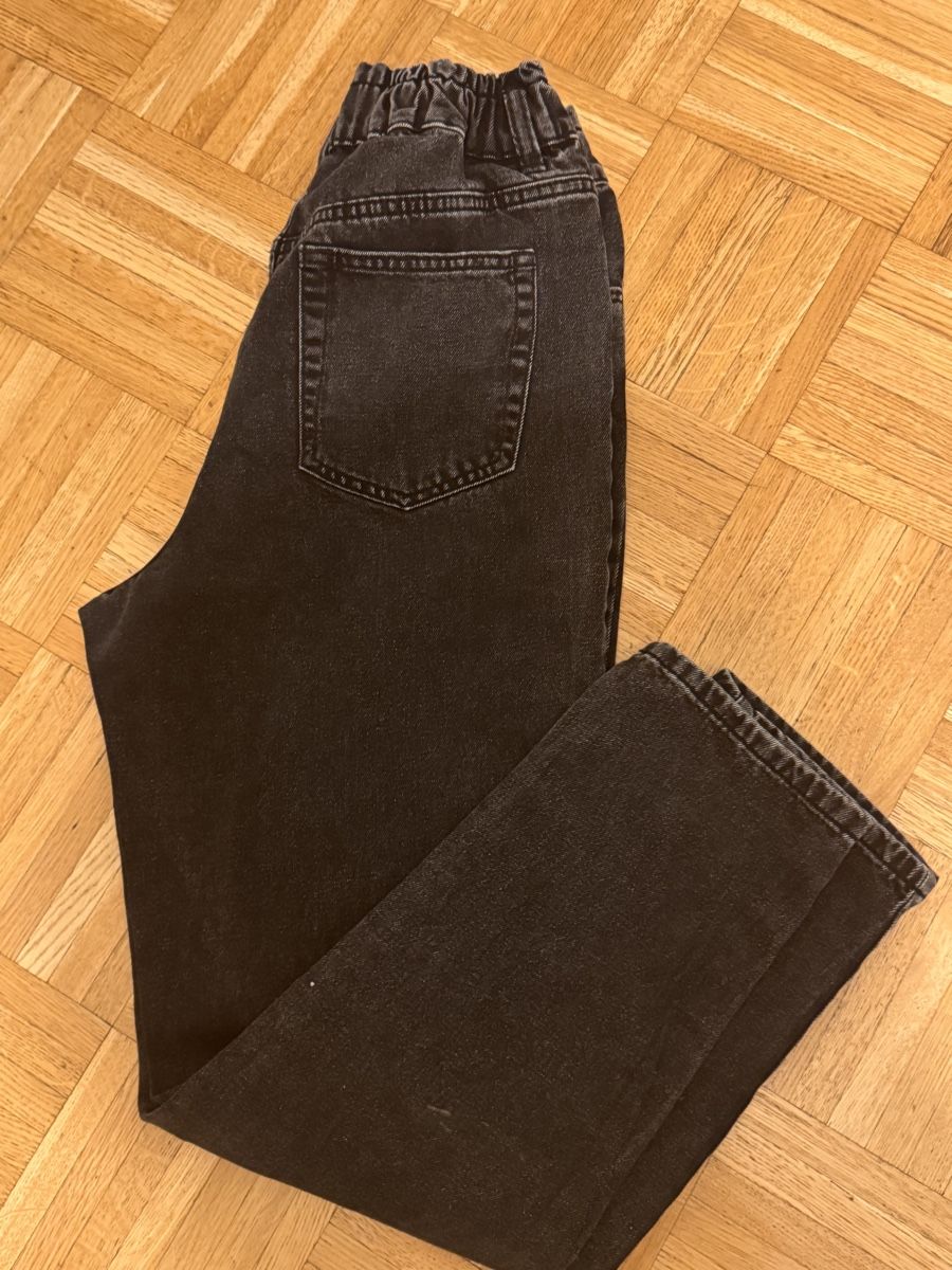 Jeans: Jean noir taille haute élastique - taille 38 – Usato da La Chaux-de-Fonds venduto da Sabinchenn