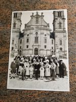 Alte Foto: Winterszene mit Gruppe vor Kloster Ei...
