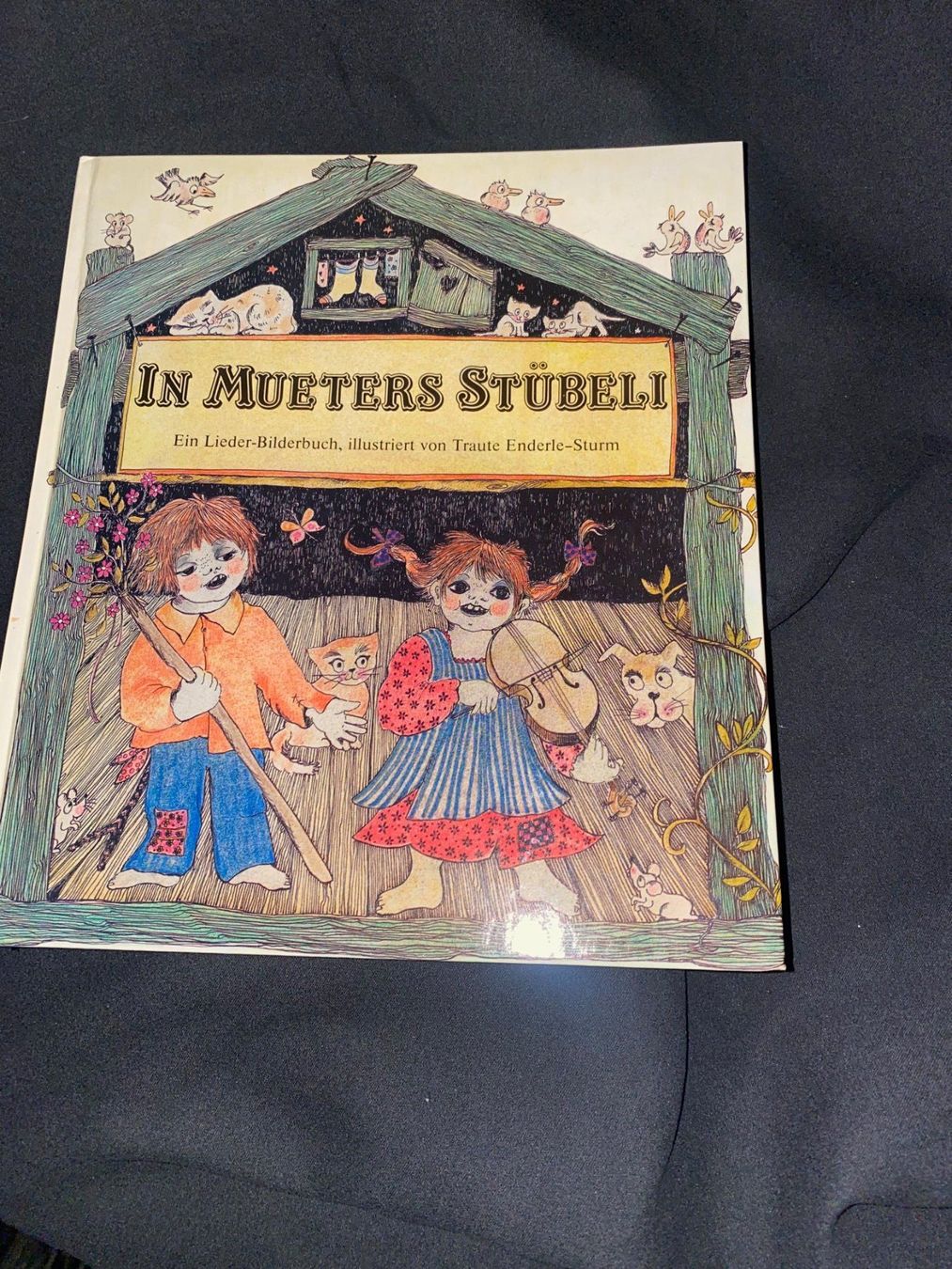 Bücher: in Mueters Stübeli  Lieder-Bilderbuch – Gebraucht aus Allenwinden von Obalu
