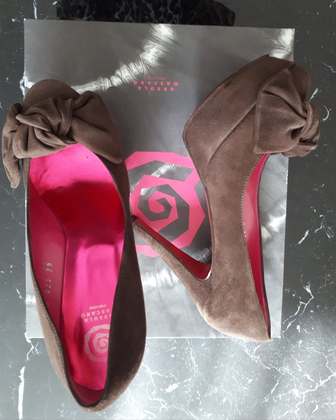 Chaussures femmes: Chaussures à plateforme en daim. – D'occasion à Neuchâtel par wikit