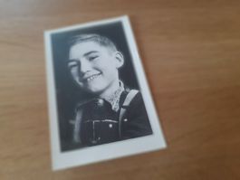 SCHWIIZER JUGEND DAZUMAL - en UUFGSCHTELLTE JüNGLING