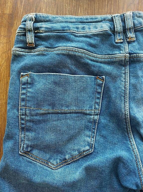 Jeans: Jeansshorts + Gratis Accessoire  – Usato da Emmetten venduto da sandra0310 3