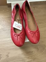 Ungetragene Leder-Ballerina von Tamaris Gr. 41