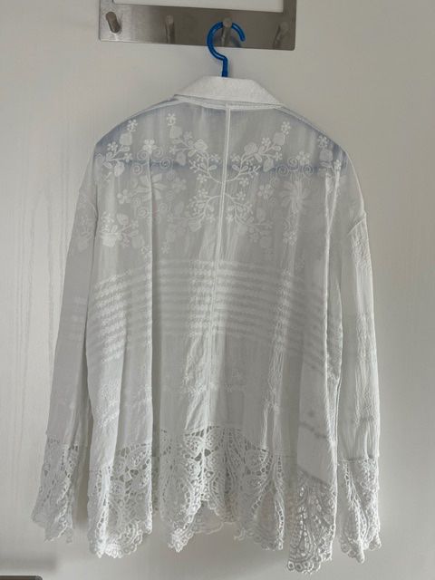 Blusen: Bluse weiss mit Spitzen one size – Gebraucht aus Aesch ZH von niro007 4