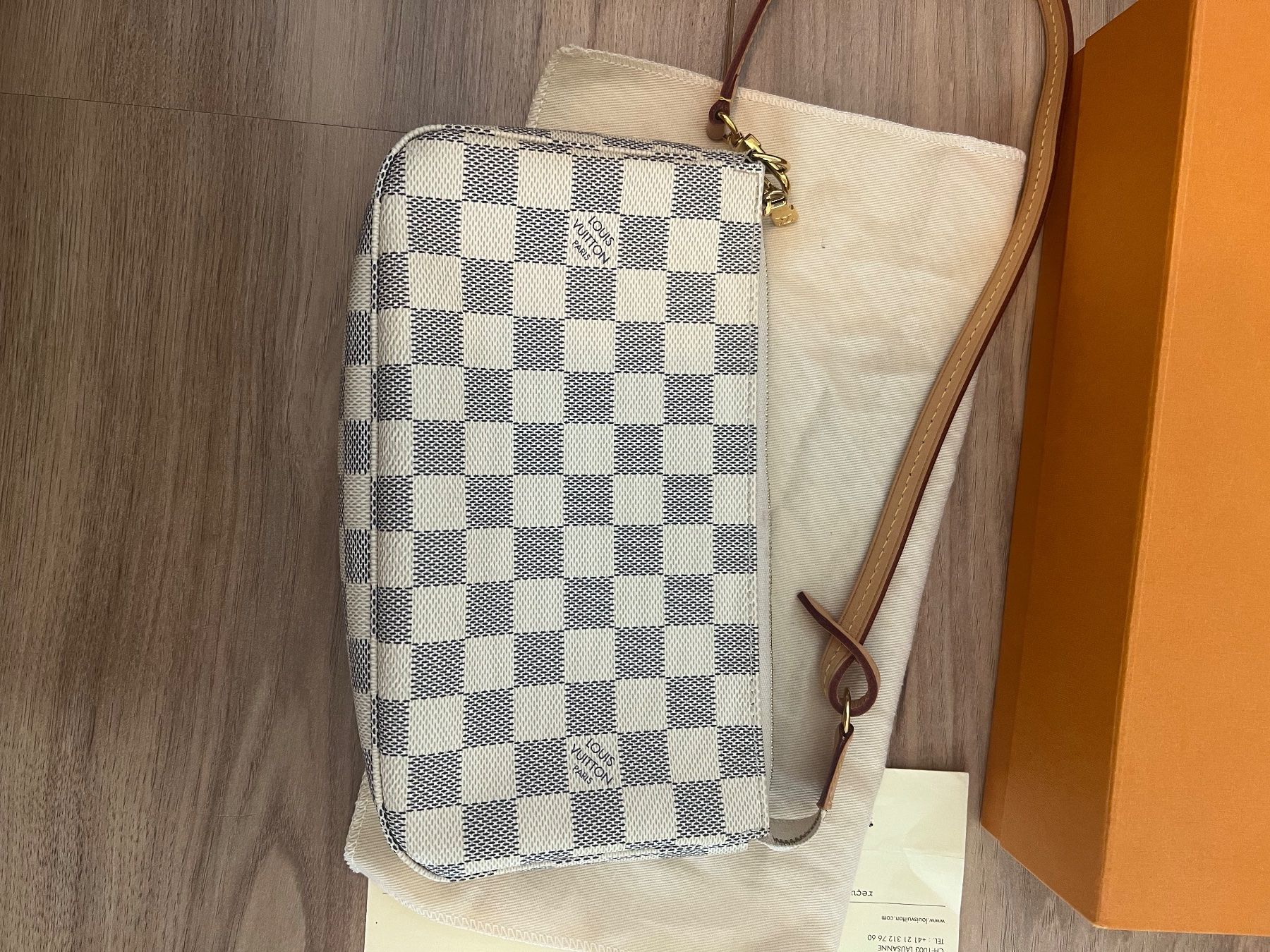 Louis Vuitton Sacs femmes: Louise Vuitton pochette accessories – D'occasion à Arzier Le Muids par oma_w5bq 3