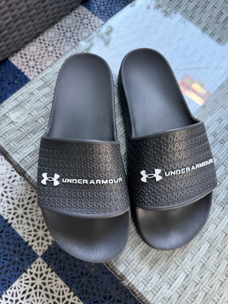 Under Armour Scarpe da uomo: Under Armour Slides black size 42.5 used condition – Nuovo (secondo la descrizione) da Zuerich venduto da mjaudm