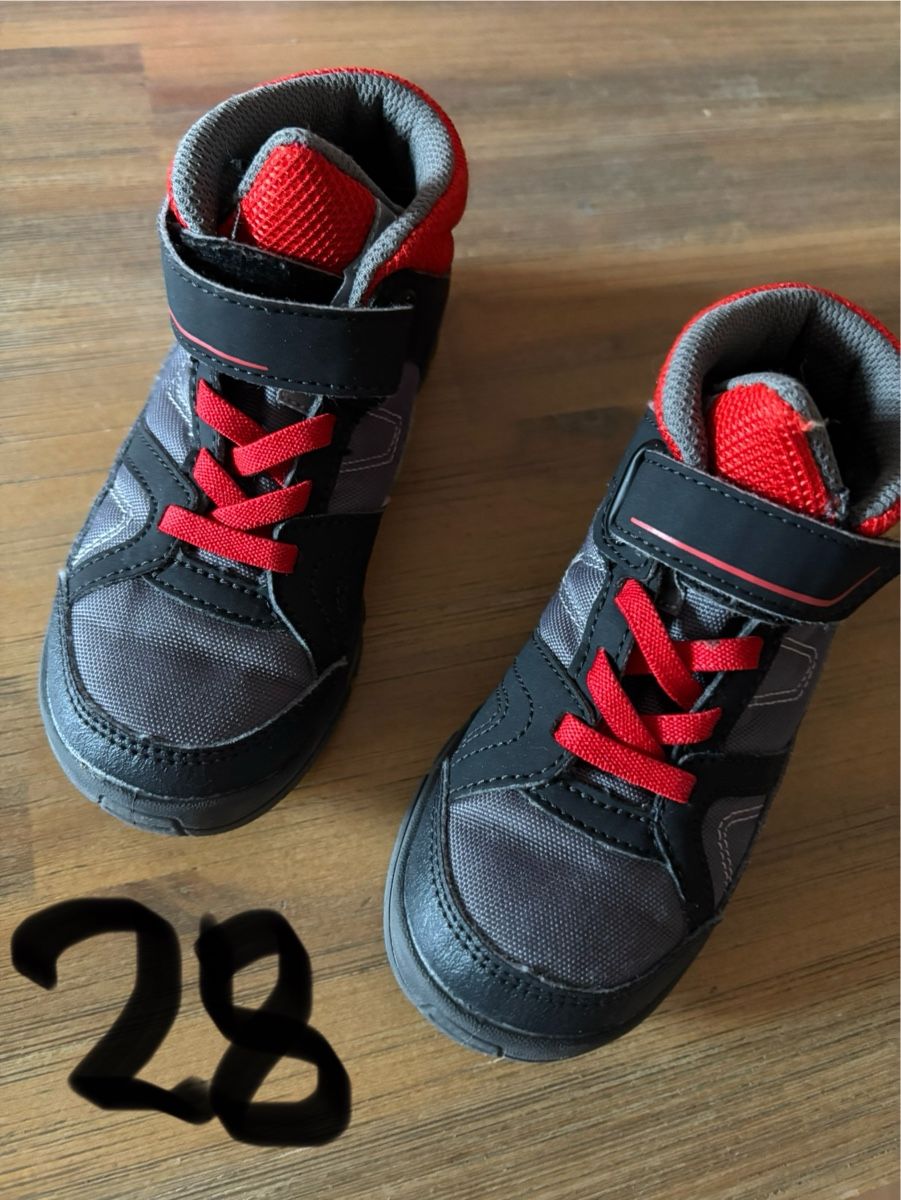 Decathlon Herrenschuhe: Chaussures de marche taille 28  – Neu (gemäss Beschreibung) aus Sion von Nelsonkatz