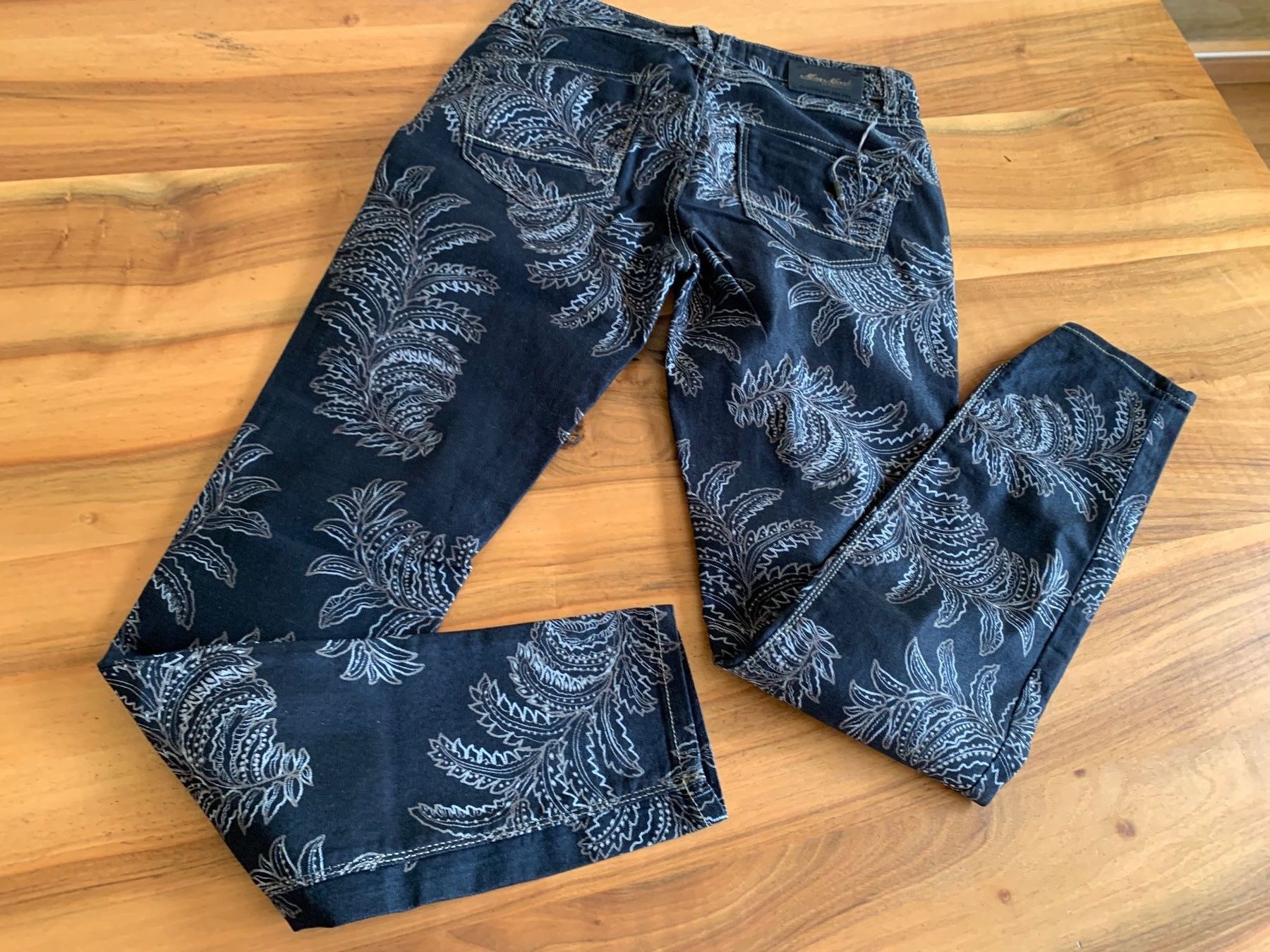 Mos mosh Jeans: Mosh Mosh mega Jeans, Gr. 25, schwarz mit Muster, NEU – Usato da Meiringen venduto da Sheyene 4