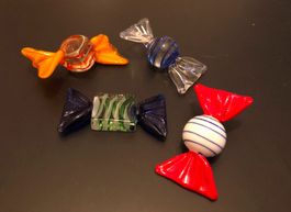 Hübsche, bunte Glas-Bonbons, 4 Stk. neu + unbenützt