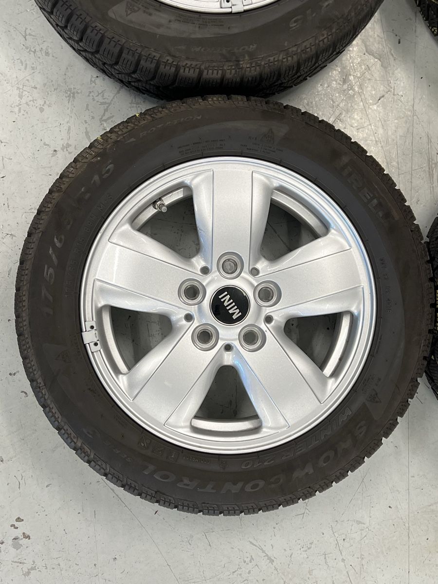 Mini Felgen: Winterkompletträder Mini Cooper 175/65/15 – Gebraucht aus Hünenberg von Auto-Klinik01 4
