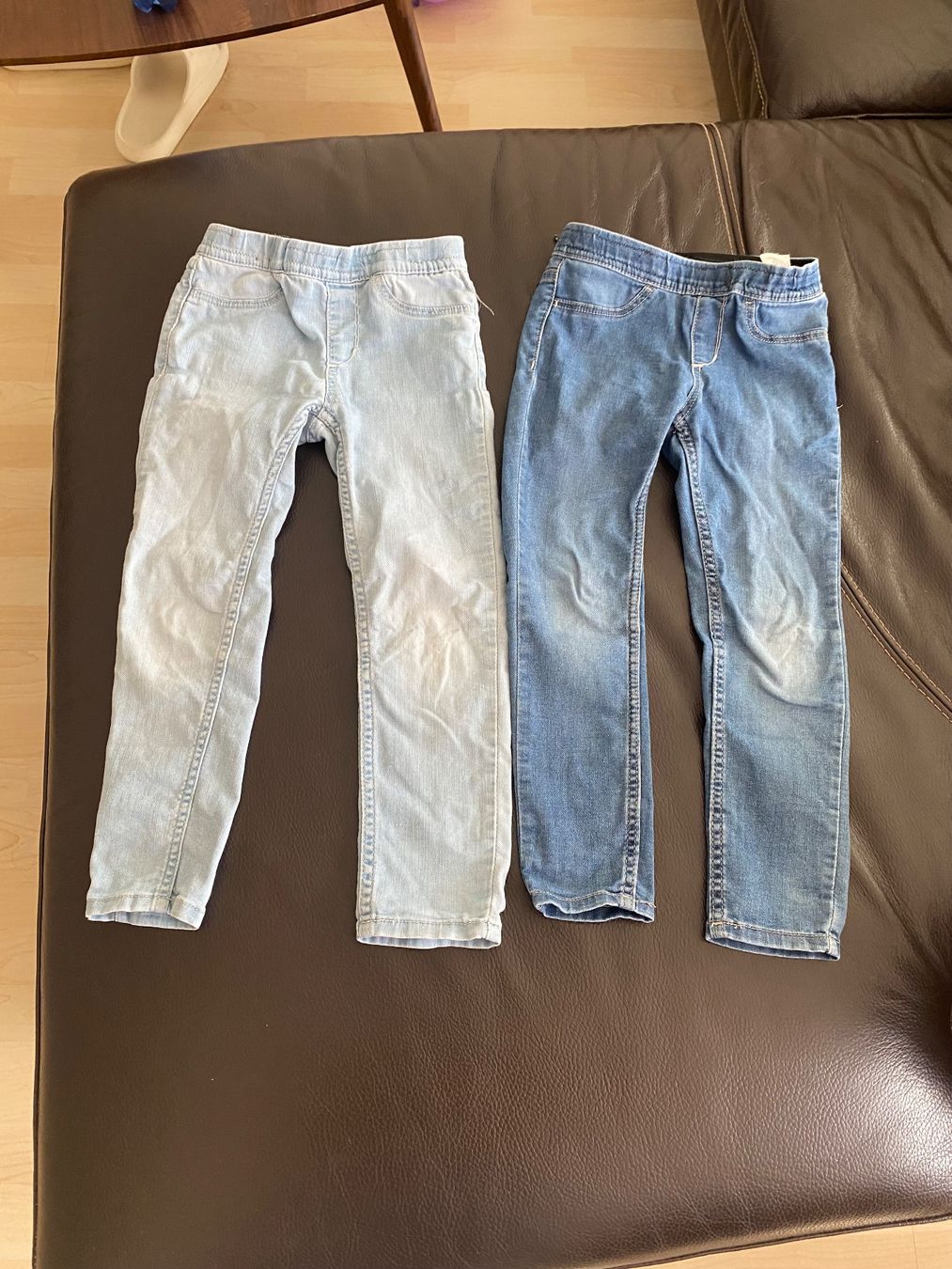 H&M Pantaloni: 2 Paar Jeans Gr. 104 – Usato da Hettlingen venduto da BKH2021 1