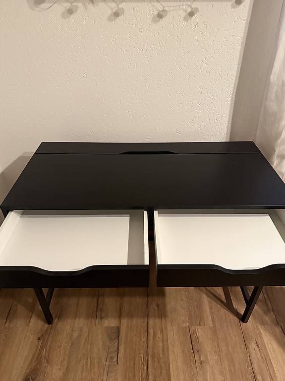 Scrivanie: Ikea Schreibtisch schwarz – Usato da Liestal venduto da laura.putnik 2