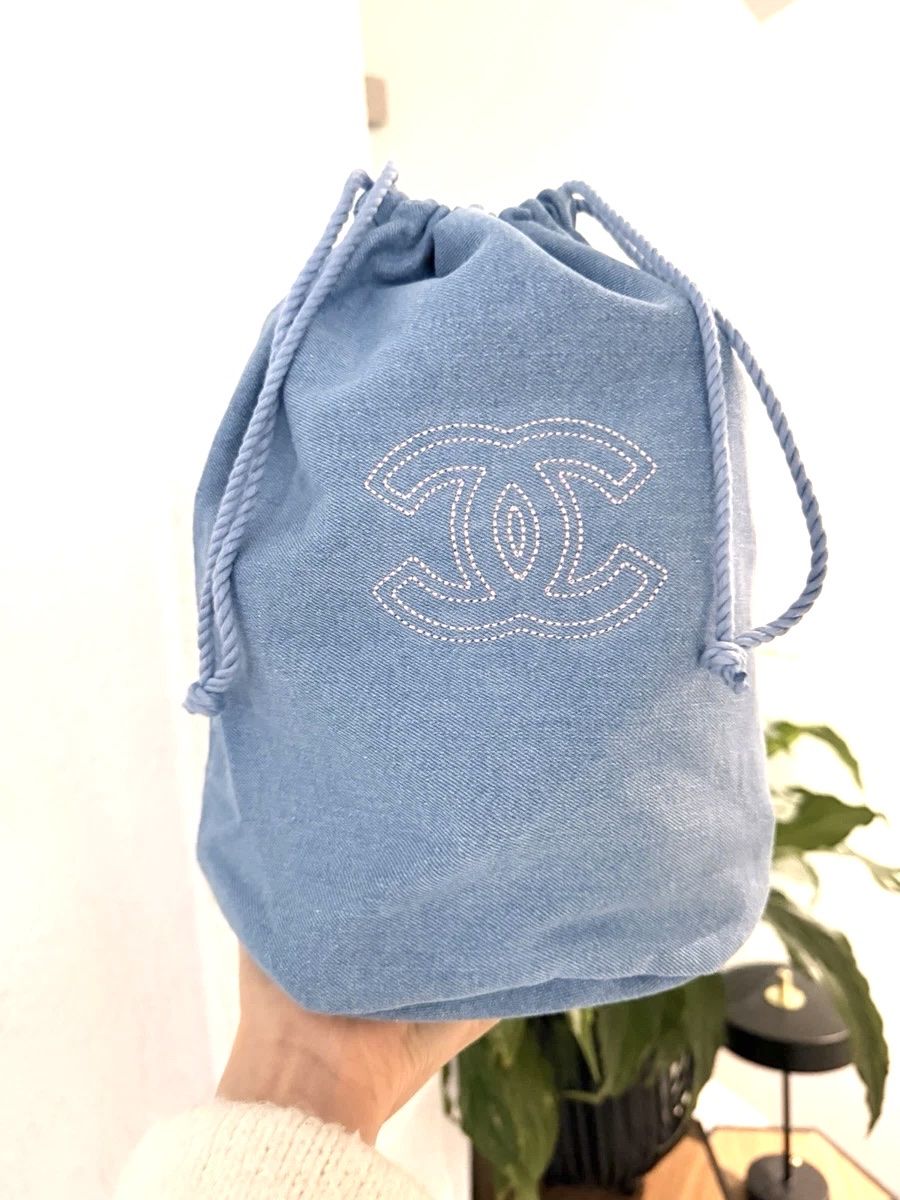 Chanel Taschen: CHANEL Denim Drawstring Pouch Blue Cotton -  NEW – Neu (gemäss Beschreibung) aus Winterthur von Atelier.W 2