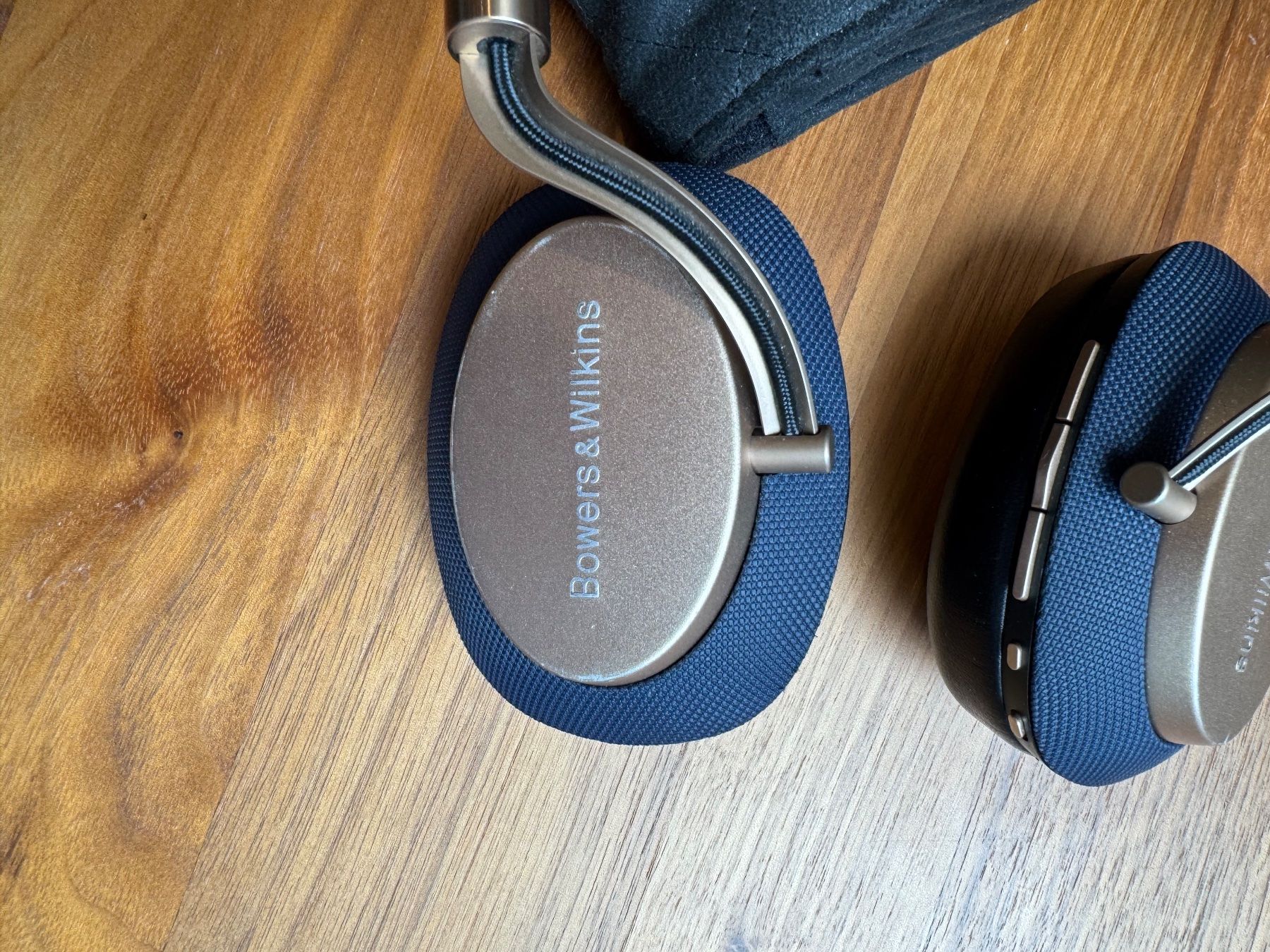 Bowers & Wilkins Cuffie: Bowers & Wilkins PX Wireless Kopfhörer – Usato da Embrach venduto da Sartre 3