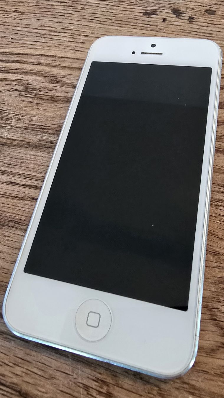 Apple Telefoni cellulari / Smartphones: iPhone 5 in gutem Zustand – Usato da Port venduto da Loeru3 1