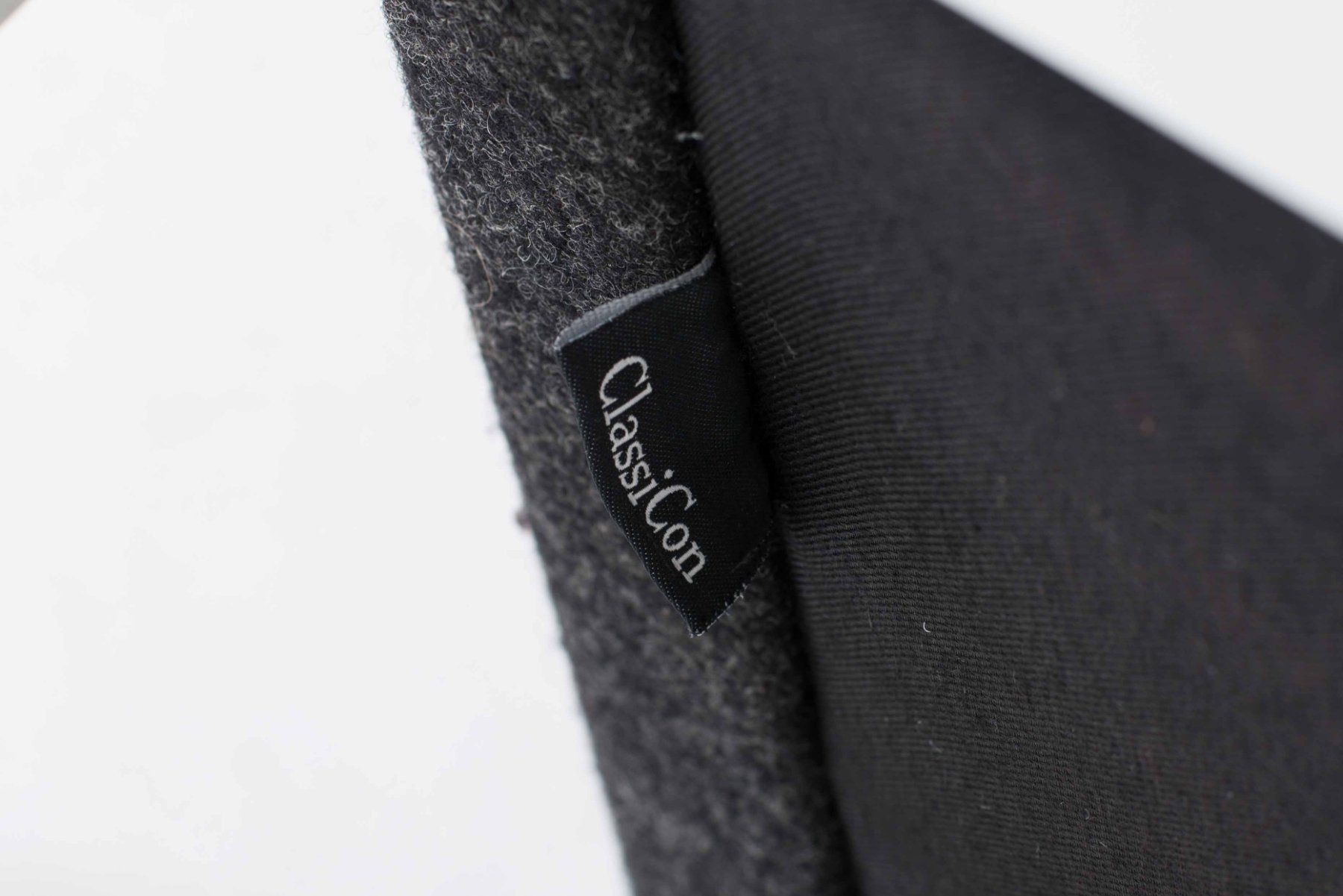 Classicon Poltrone: ClassiCon Satyr Sessel von For Use in dunkelgrauem Stoff – Usato da Zürich venduto da STUZH38 8