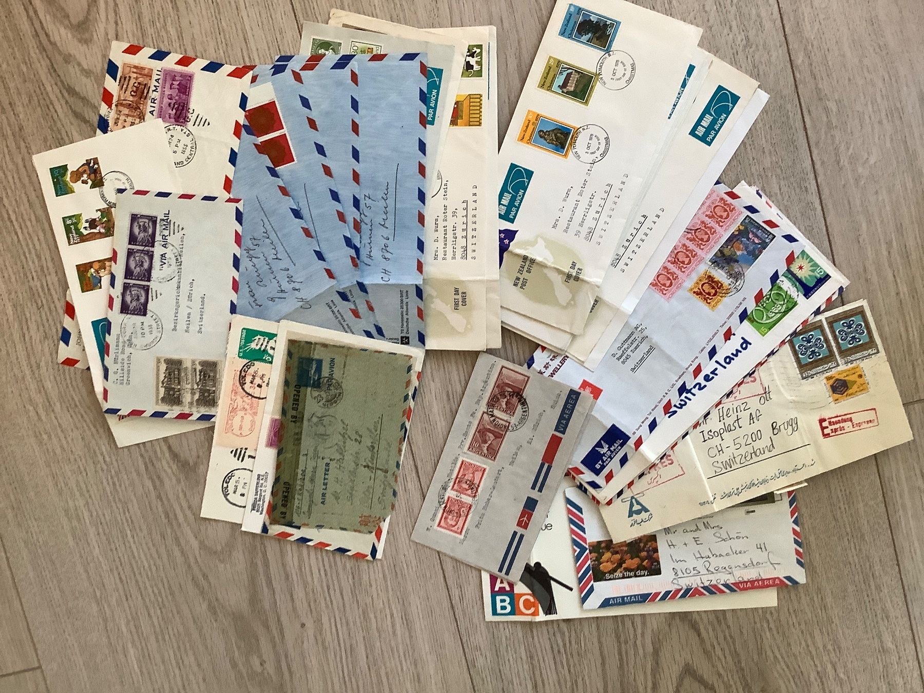 Alle Briefmarken: 44 Luftpostbriefe weltweit ab 1949 – Gebraucht aus St. Gallen von herbrig2