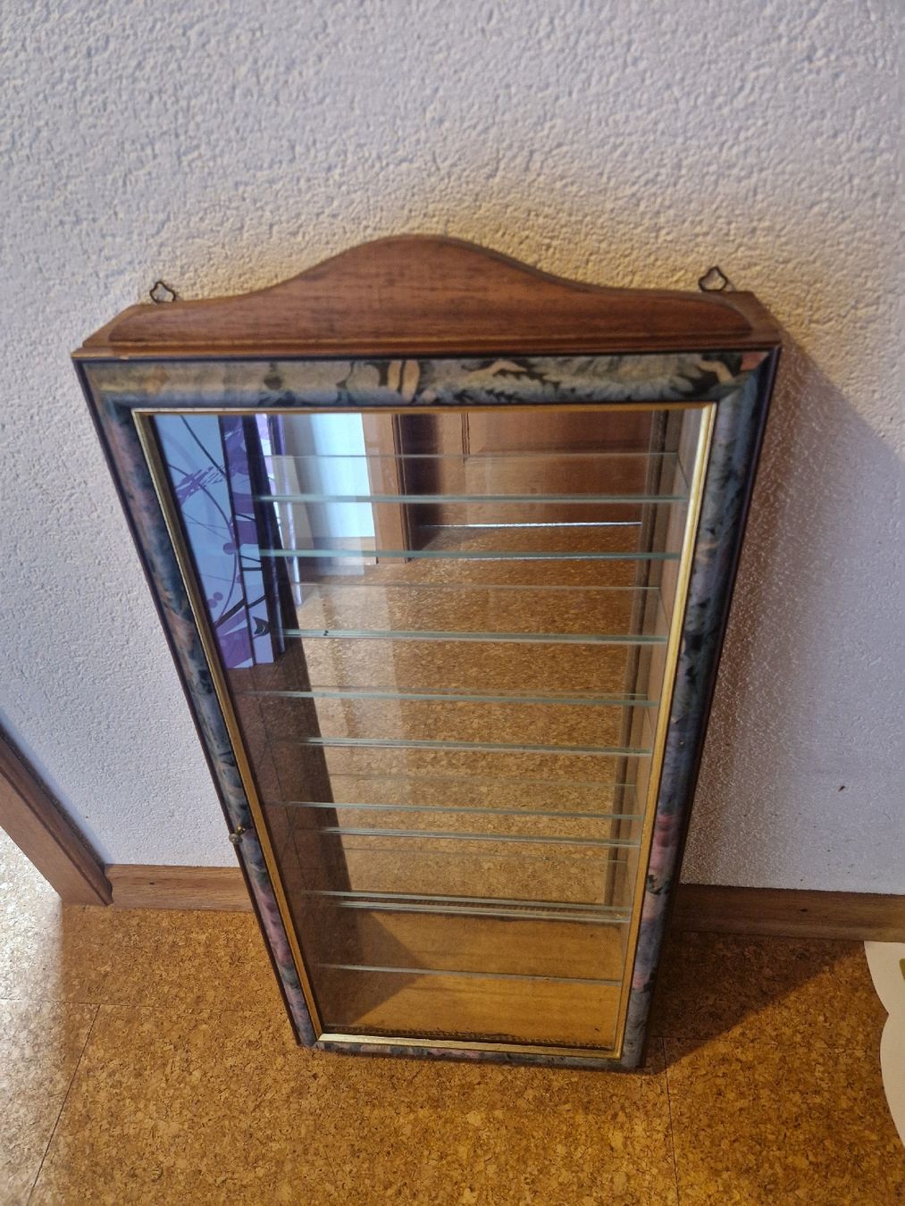 Vetrine: Elegante Glasvitrine mit Holzrahmen – Usato da Bern venduto da Sunset91 1