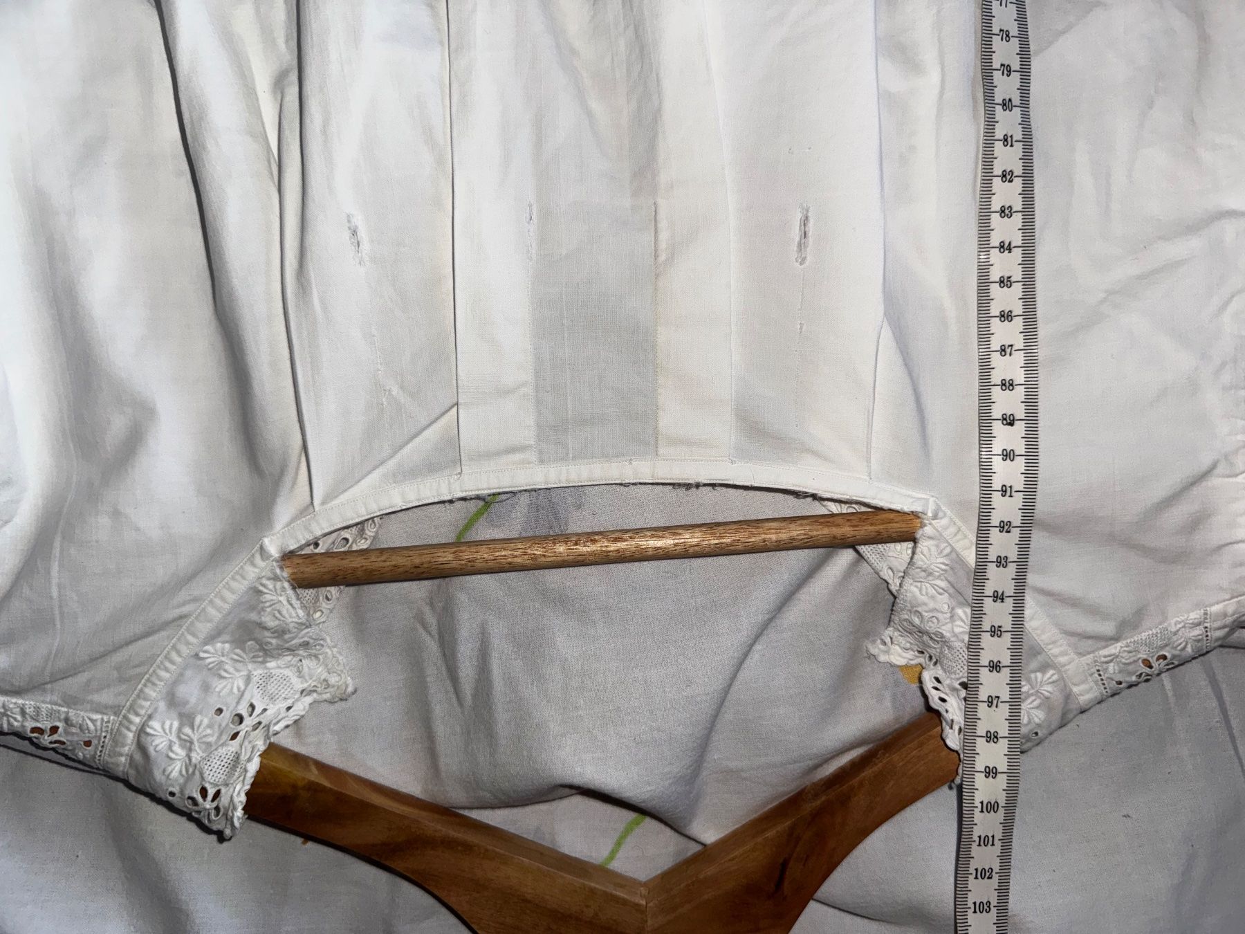 Vestiti: Robe de nuit vintage blanche coton brodé – Usato da Ovronnaz venduto da Etagne68 5