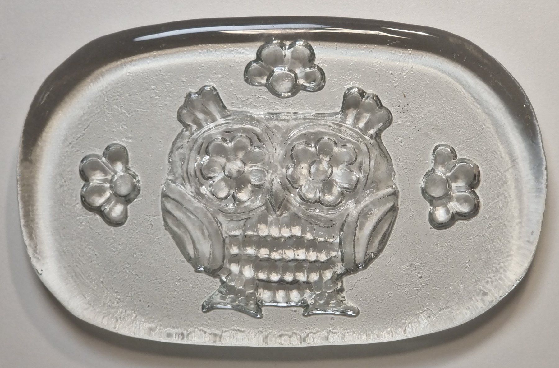 Glasi Hergiswil Servierplatten: neuw: Glasi Hergiswil BUTTERPLATTE GLAS EULE – Neu (gemäss Beschreibung) aus Dürnten von Bachtelsurfer