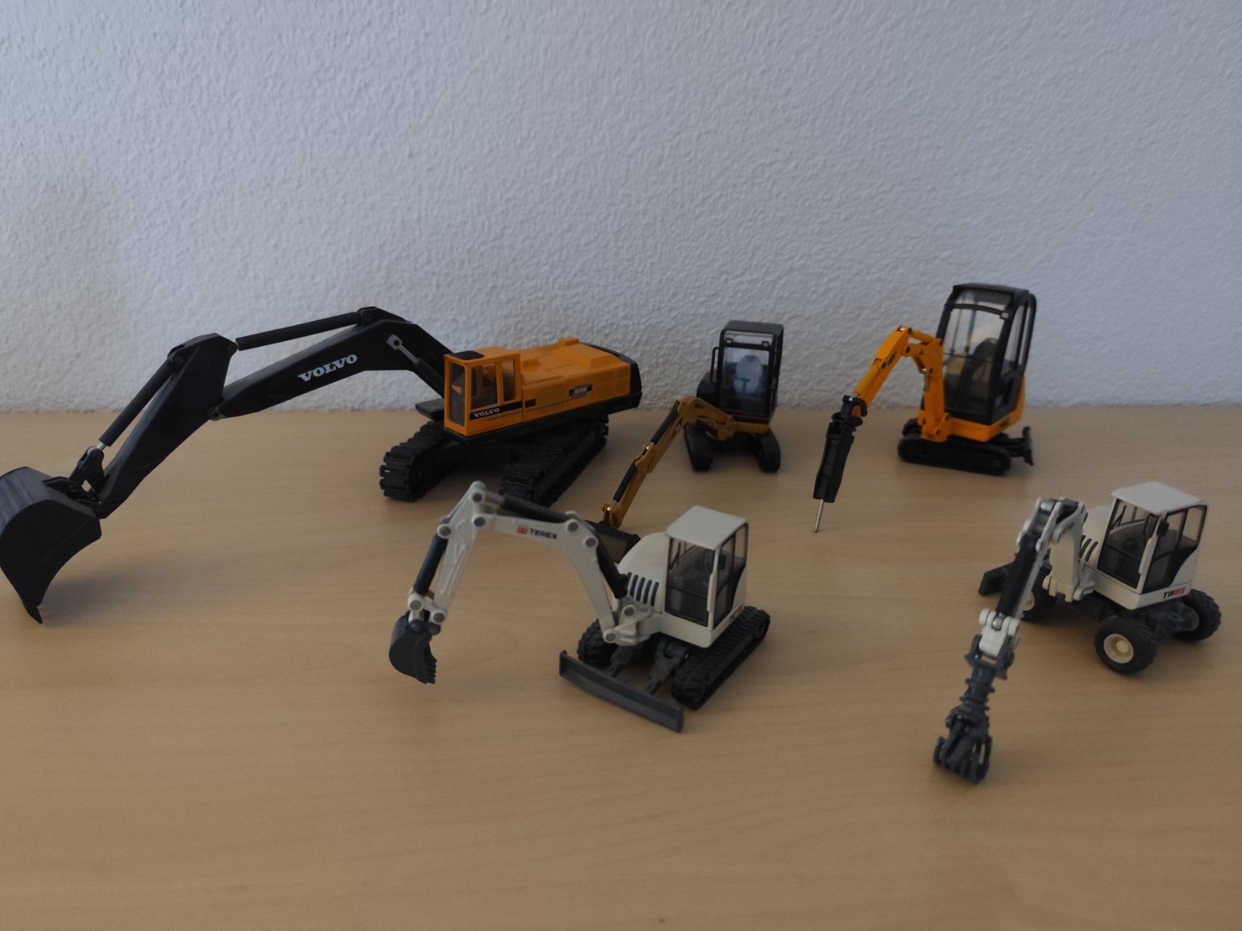 Jcb Kit di modellismo & Modellini statici: Bagger Modelle – Usato da Schattdorf venduto da Dontylon