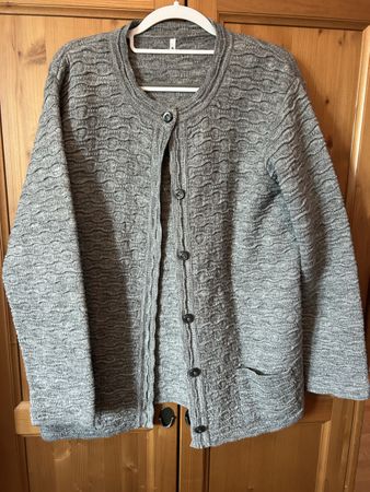 Veste grise à boutons