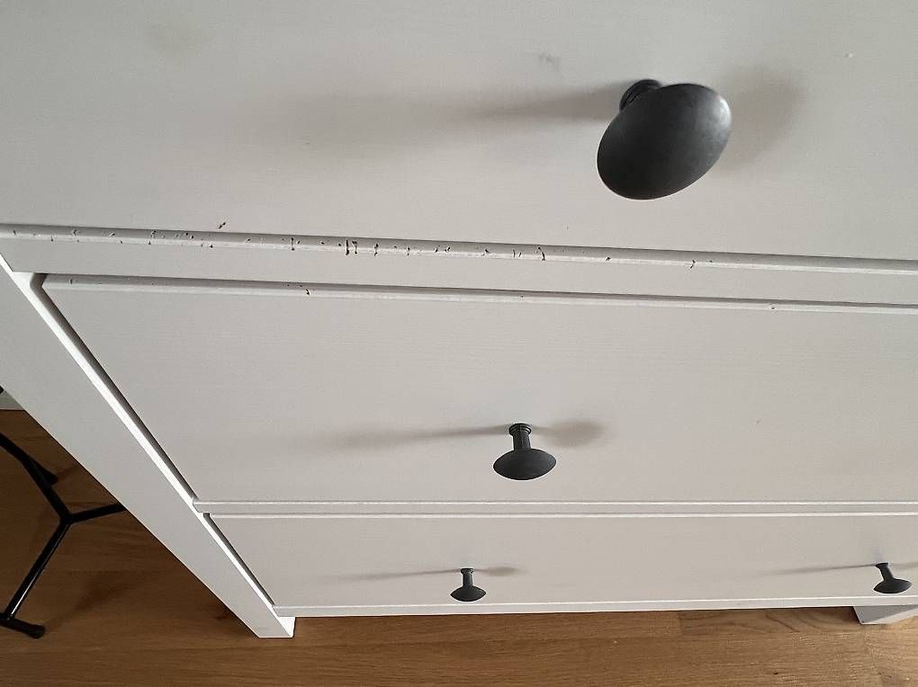 Ikea Vetrine: Hemnes Ikea Vitrine mit 3 Schubladen – Usato da Gerlafingen venduto da sel_dp6y 2