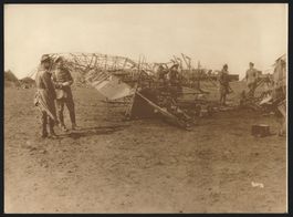 Fotografie Zerstörte englische Flugzeug