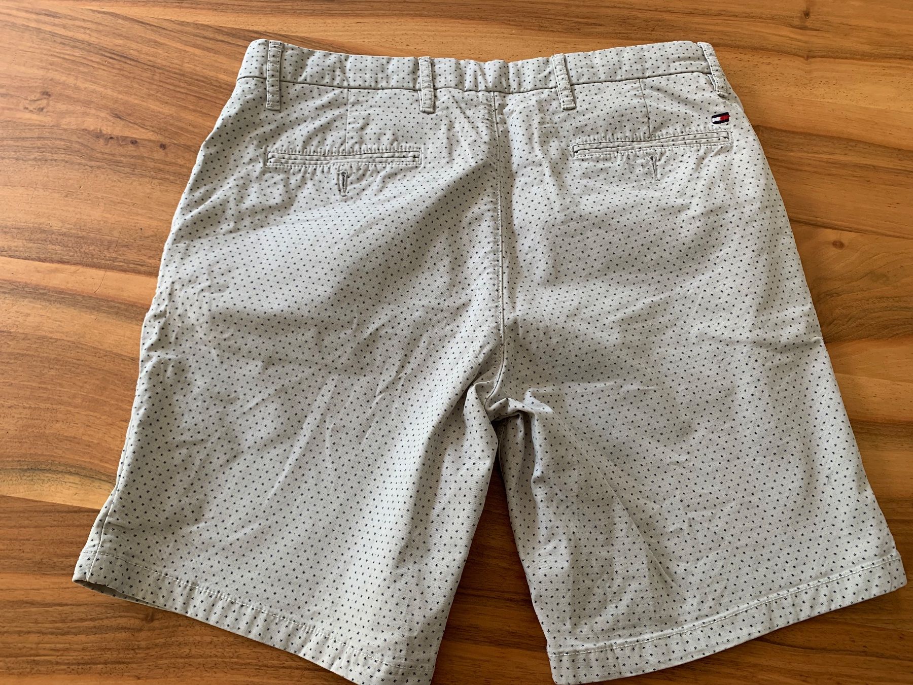 Tommy Hilfiger Pantaloni: TOMMY HILFIGER super Bermudas / Shorts Hose Gr. 31 – Nuovo (secondo la descrizione) da Meiringen venduto da Jackwashere 2
