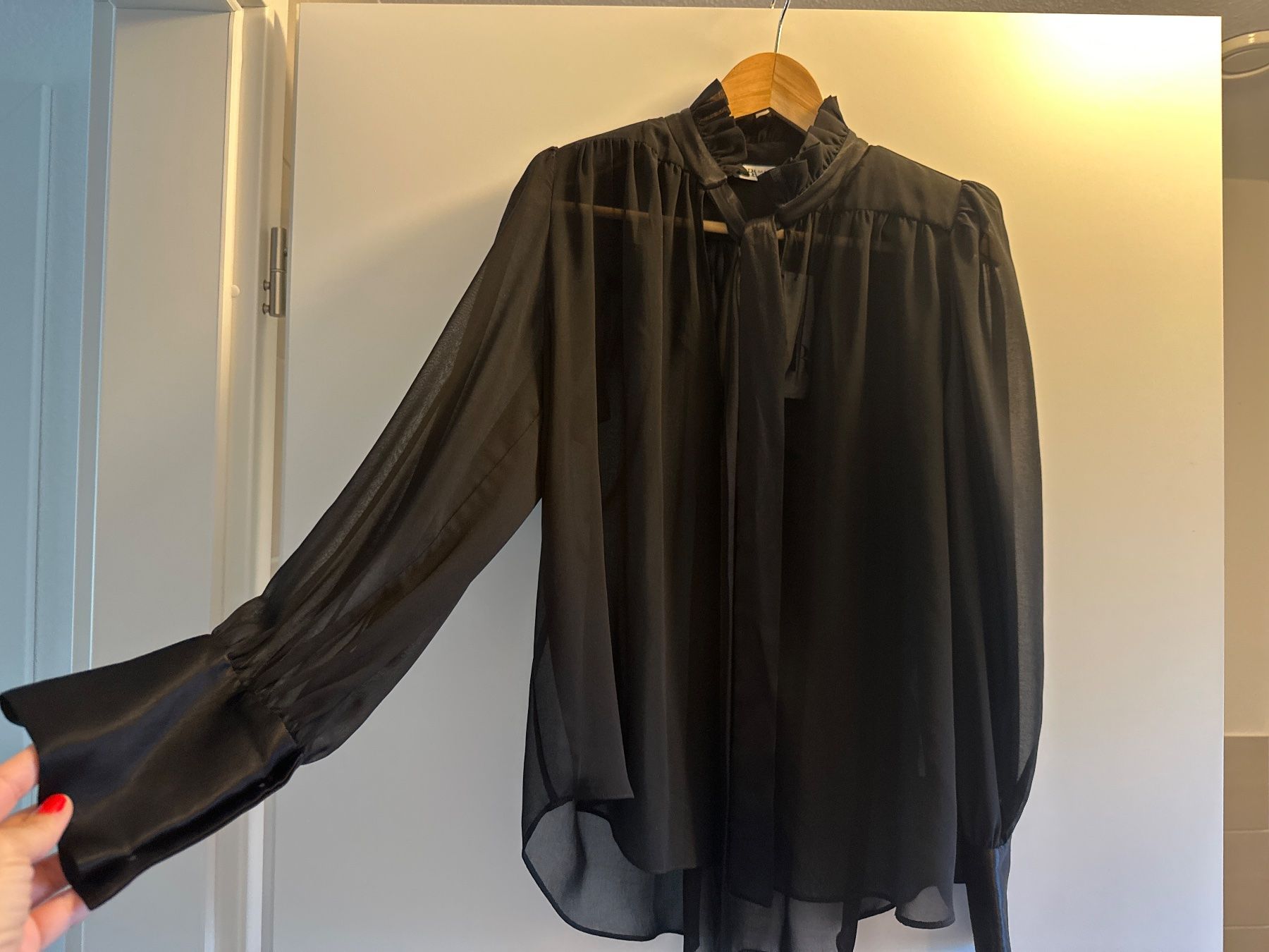 Zara Chemisiers: Bluse Zara – Neuf avec emballage d'origine à Rapperswil BE par aro_66tx