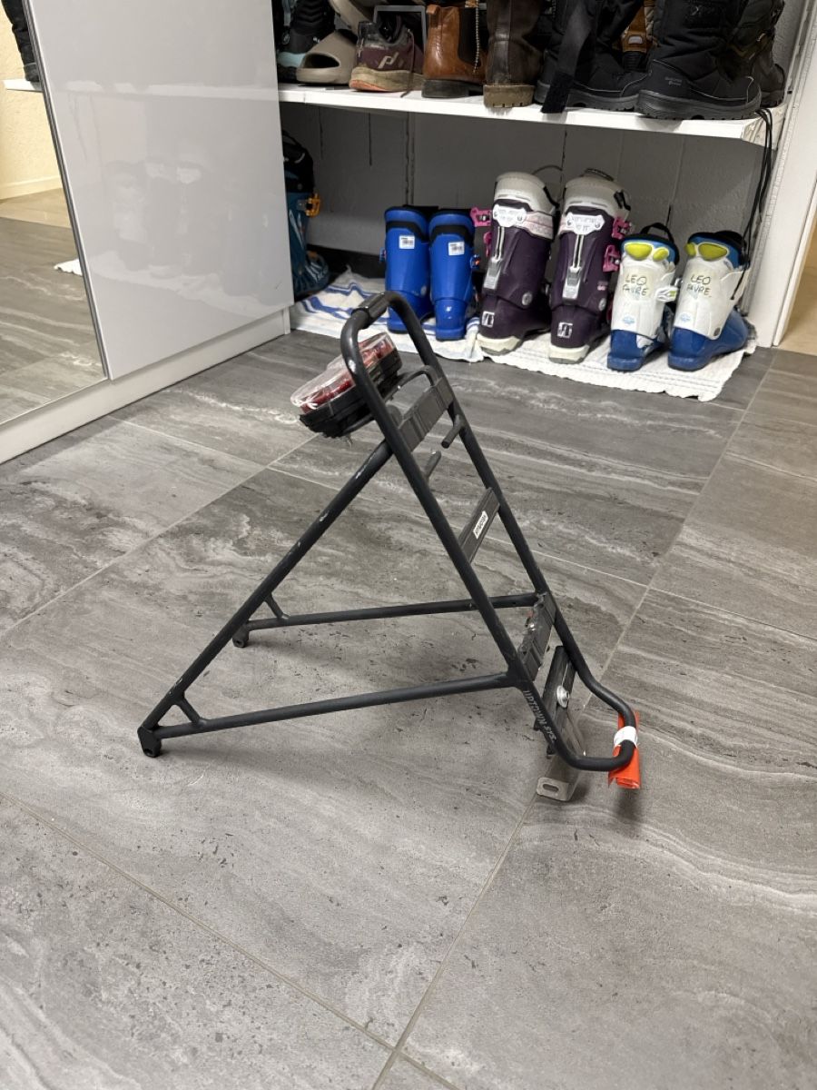 Pezzi di ricambio: Porte bagage vélo avec lumière – Usato da St Cergue venduto da VRB_team