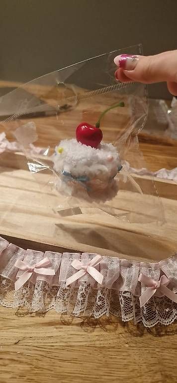 Küchengeräte: Cupcake Haaspange mit Kirsche – Gebraucht aus Zürich von sla_2sqs 1