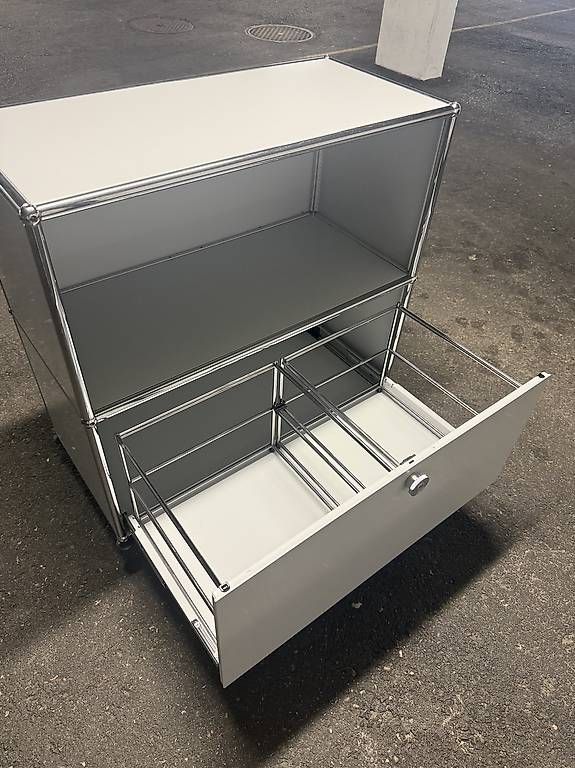 USM Scaffali: USM Haller 1x2 in lichtgrau mit Schublade – Usato da Mörigen venduto da racer100 2
