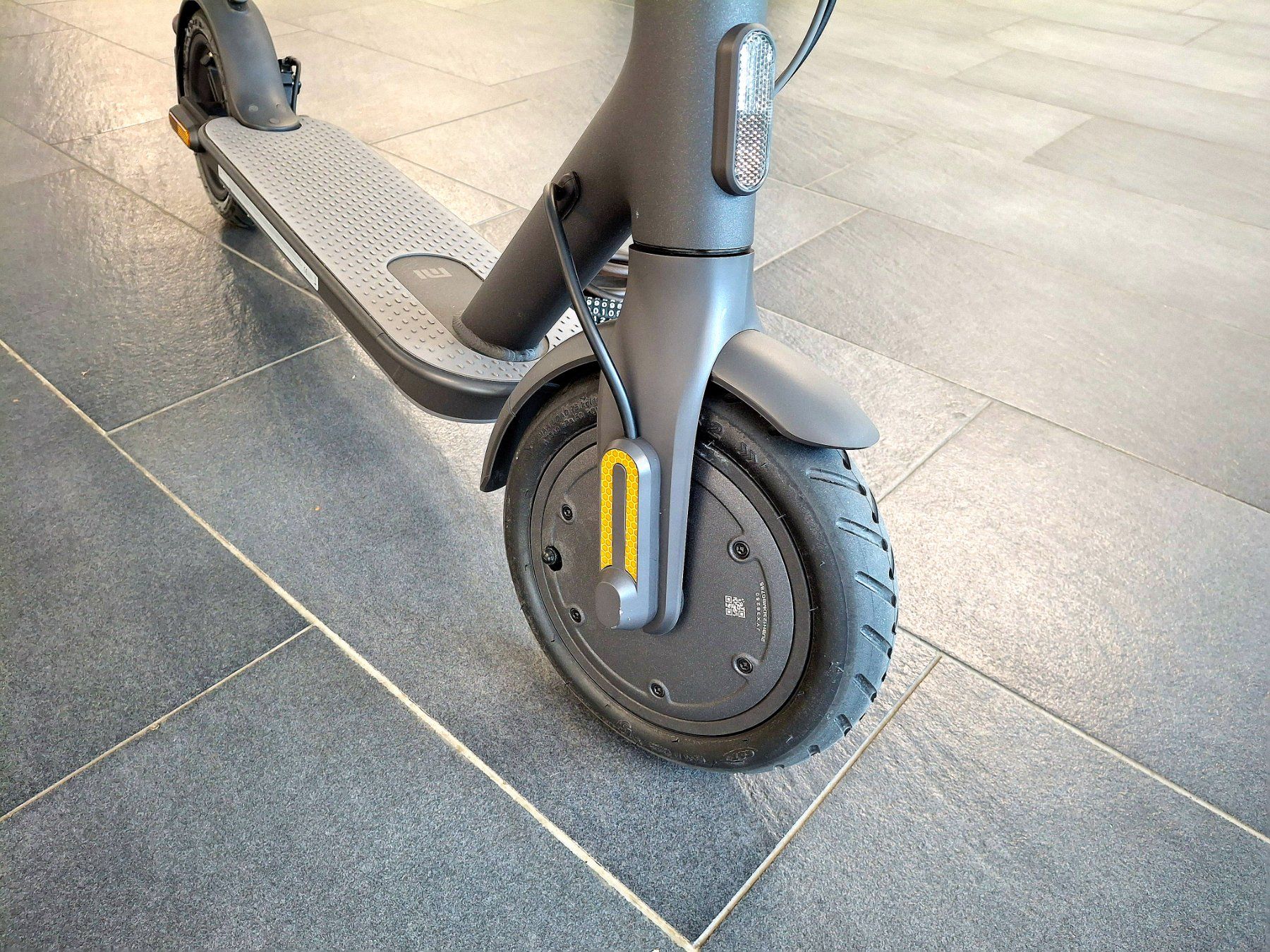 Xiaomi Kickboard: Xiaomi Mi Essential + Cadenas - Envoi – Usato da Villars-sur-Glâne venduto da SwissTrendyStore 5