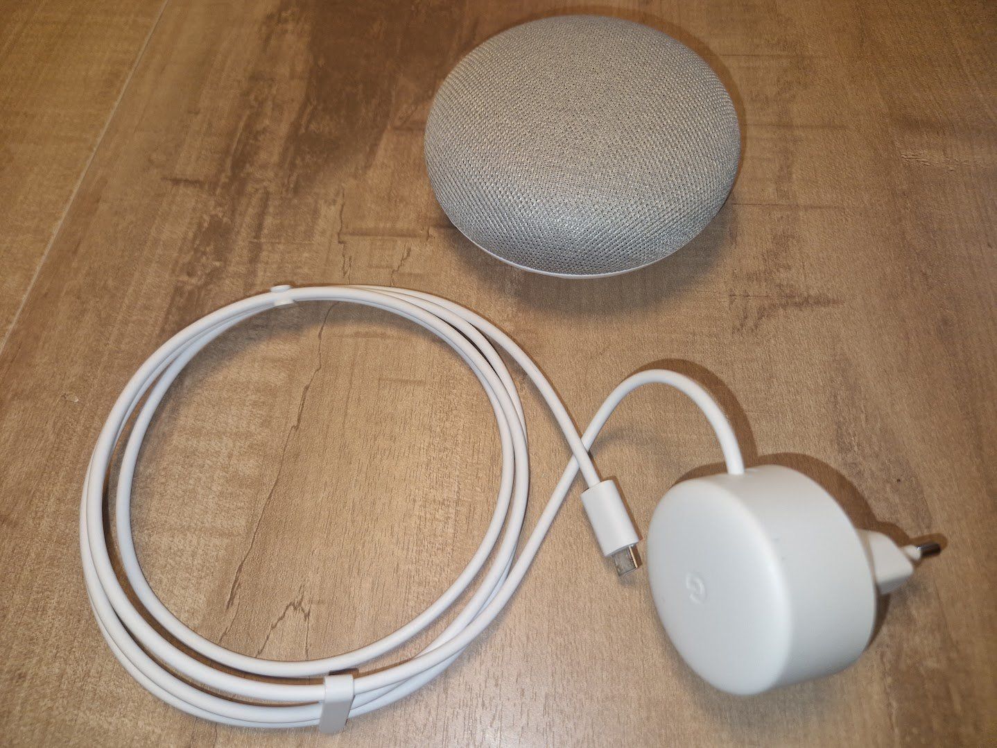 Google Lautsprecher: Google Home Mini Smart Speaker (1. Generation) – Gebraucht aus Au SG von jes_bj6k