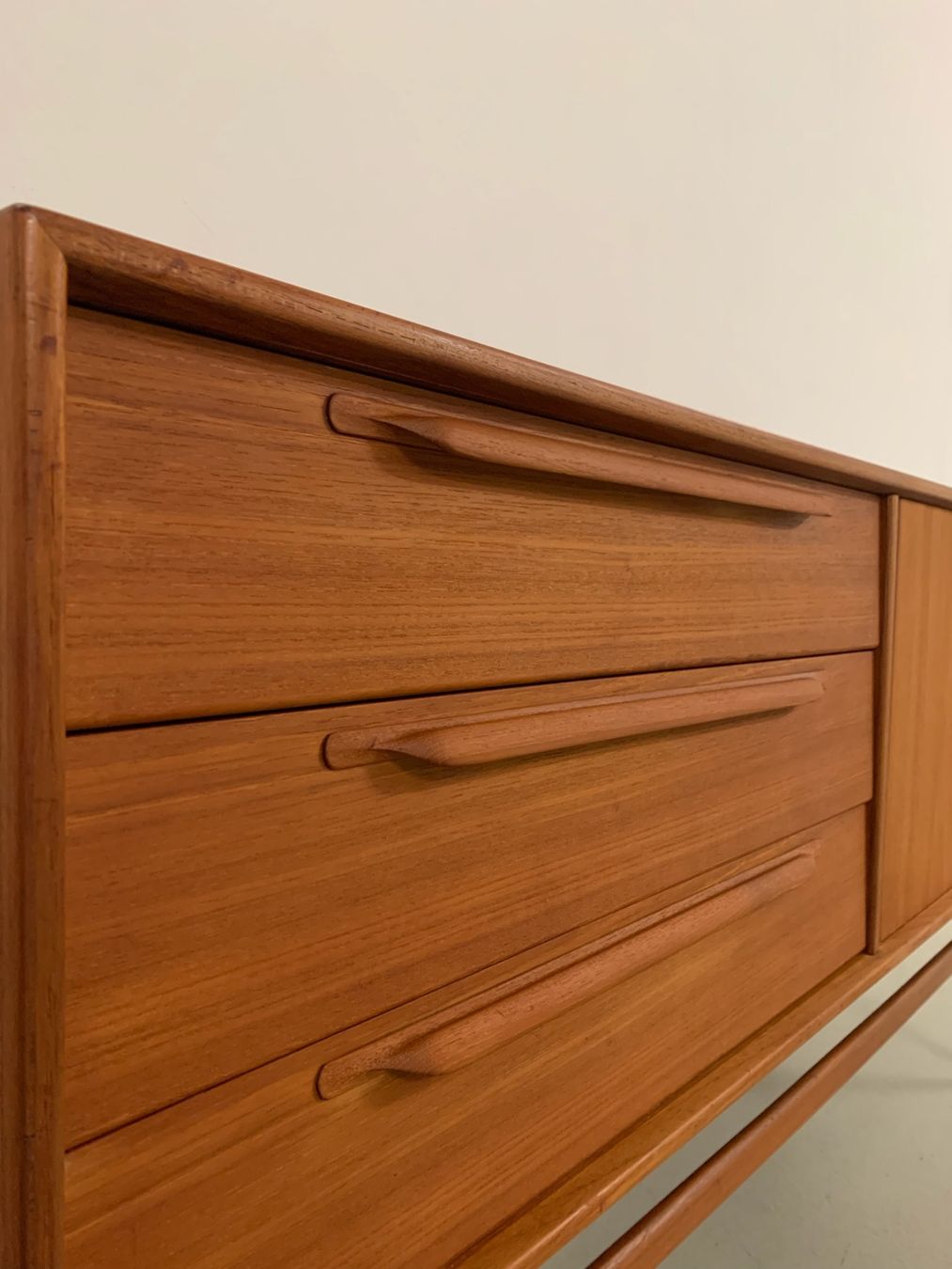 Credenze: Mid-Century Teak Sideboard Riestenpatt 60s – Usato da Basel venduto da MidMod20C 6