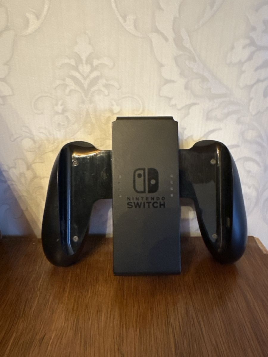 Nintendo Manettes: Nintendo Switch Joycon Holder (controller) – D'occasion à St-Cergue par Markas23