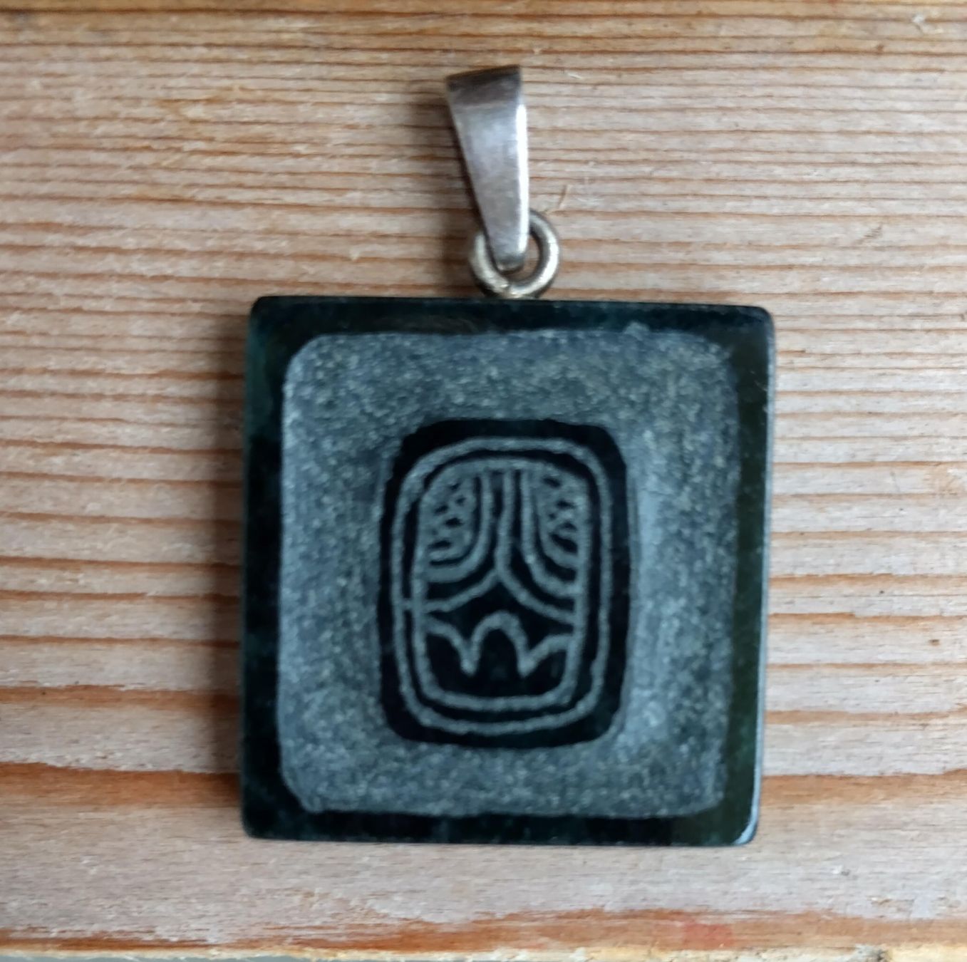 Ciondoli: Jade Anhanger mit Nuwal aus Guatemala – Nuovo (secondo la descrizione) da Bern venduto da Izzyg