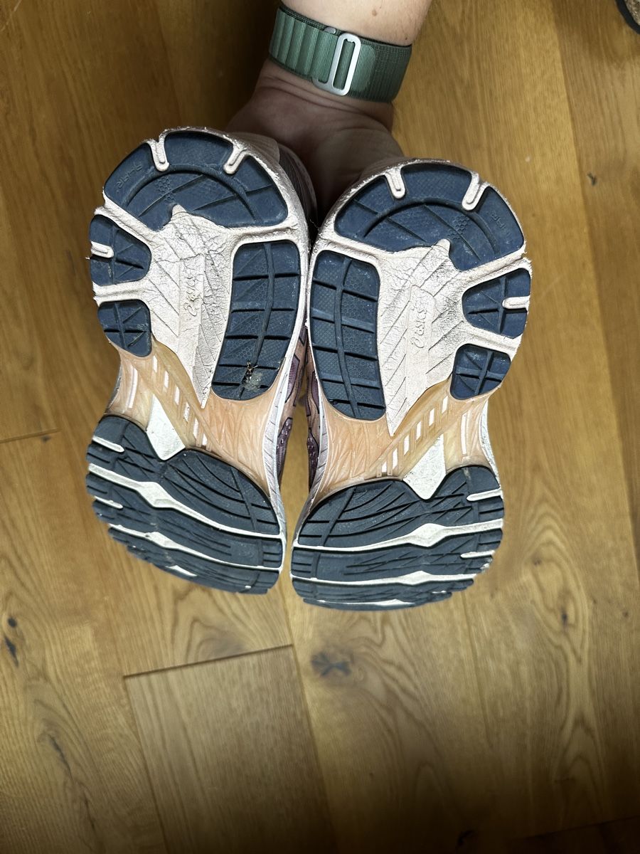 Asics Scarpe da donna: Asics Laufschuhe Damen – Usato da Düdingen venduto da kleidungsmarktplatz 2