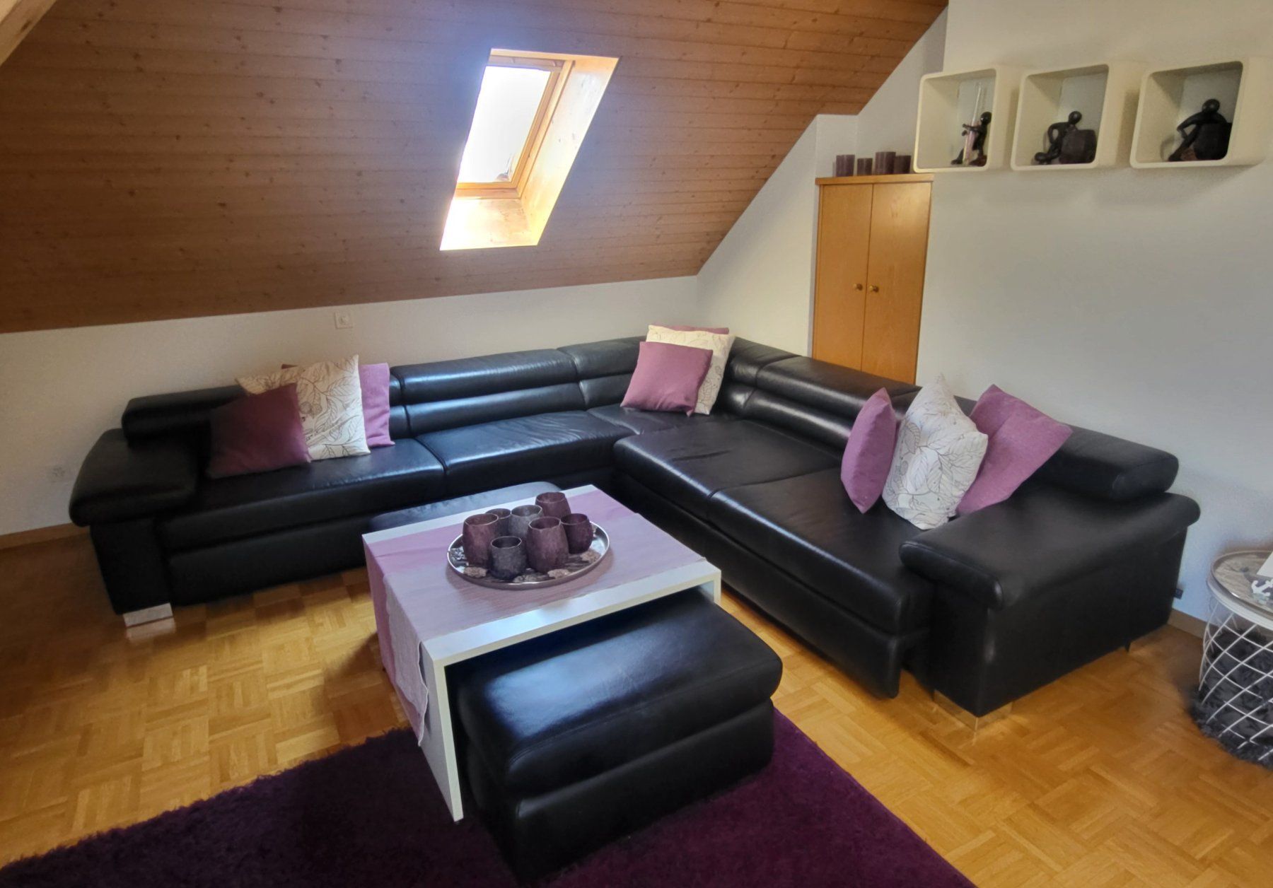 Divani: Sofa aus Leder mit Tisch – Usato da Berg TG venduto da Saratoga1972