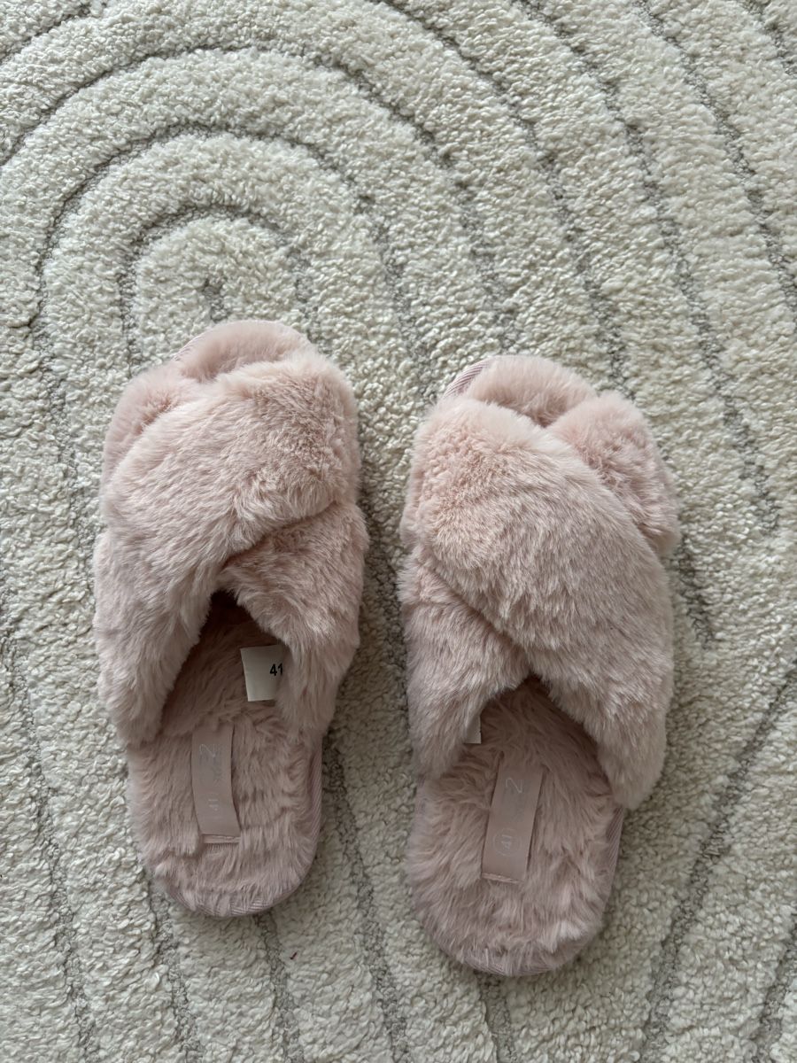 Scarpe da donna: Hausschuhe rosa – Usato da Winterthur venduto da leimaj 2